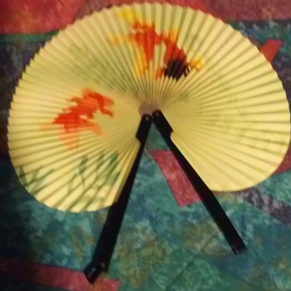 Goldfish Paper Fan - Picture 2 of 4